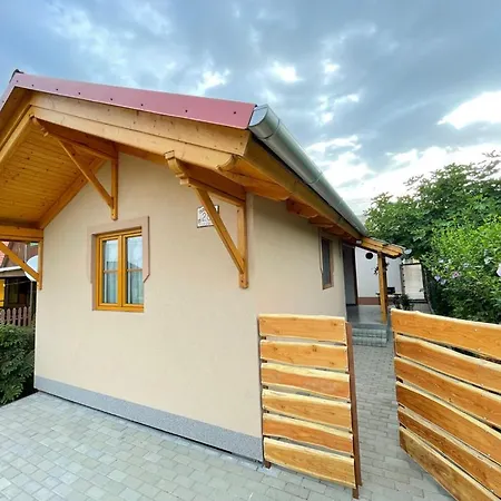 Ibolya Apartment *